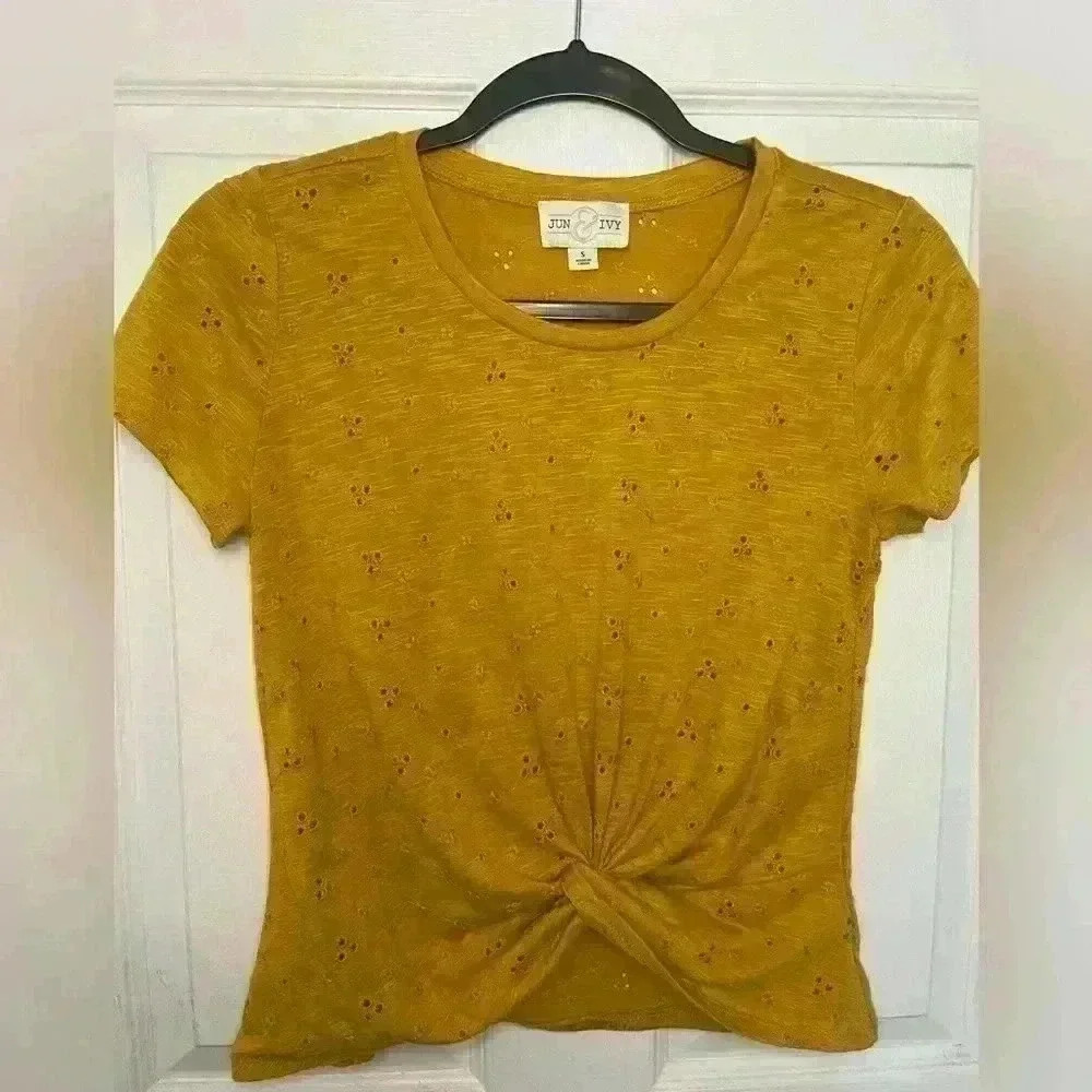 Women’s Jun And Ivy Yellow Eyelet Knotted Shirt Blouse with Accents Size Small